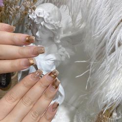 -花岐款式专研健康美甲沙龙