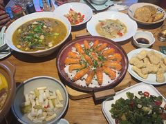 -头上红煨盐鸡·非遗院子餐厅