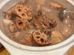-帅巴人舅母子腊蹄民俗村