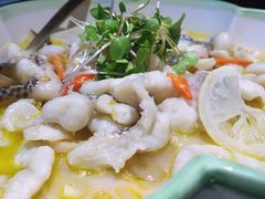 花开酸汤鱼虾跳-蜜桃花开·中西融合菜E&W(南长街店)