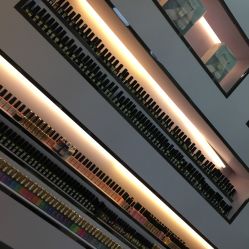 -美斯洛美甲美睫连锁店