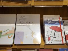 -九木杂物社(新奥购物中心店)