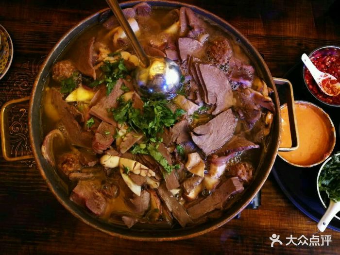 雪拉牛八宝火锅