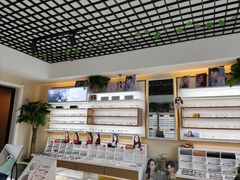 -视野联行眼镜·蔡司授权店(长白万象汇店)