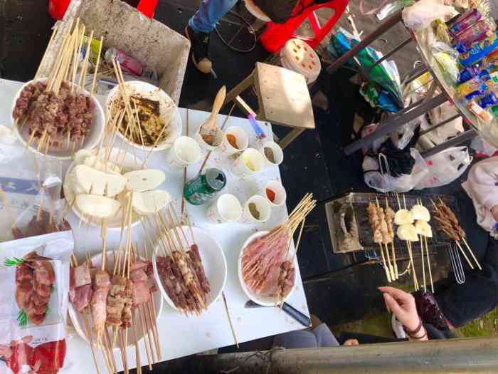 后官湖湿地公园烧烤-"[吐]下雨天烤烧烤.也没谁了吧.这边没.