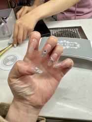 -莉娜美睫·穿戴甲