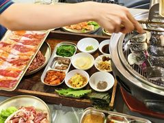 -围炉肉舍•炭烤活鳗•丹东海鲜烤肉(步行街店)