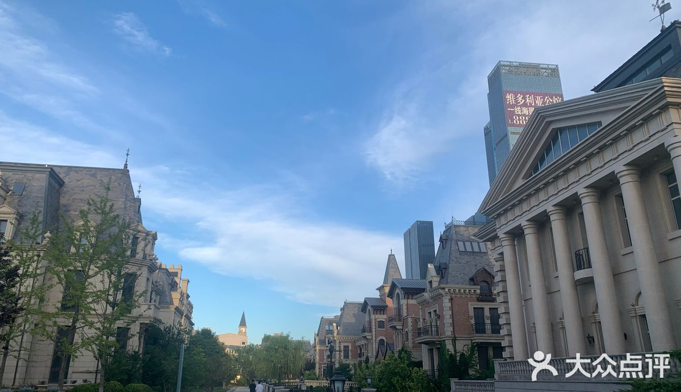 夏天来了，和心爱的人去威尼斯水城划船吃海鲜吧