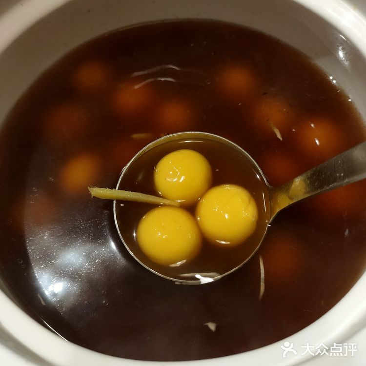 元宵节里的旋转火锅，热辣滚烫～