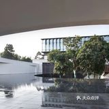今日分享 弧线艺术+光影美学，焕新审美体验