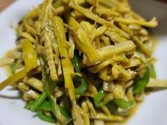 -赋石水库船头鱼红房子饭店