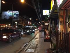 -周日夜市