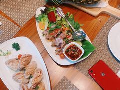 -Chom Cafe and Restaurant