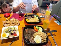 -豪客嘉族·麦尼顿西餐厅(乐福天下店)
