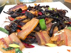 -石磨豆花家常菜·牦牛排土火锅