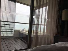 -三亚湾海居铂尔曼度假酒店