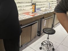 -爱视眸Eyeblling眼镜·依视路·蔡司镜片折扣店(百联南方商城购物中心)