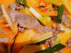 酸萝卜煮牛干巴-缘生态云南菜·野生菌庭院餐厅(华侨城店)
