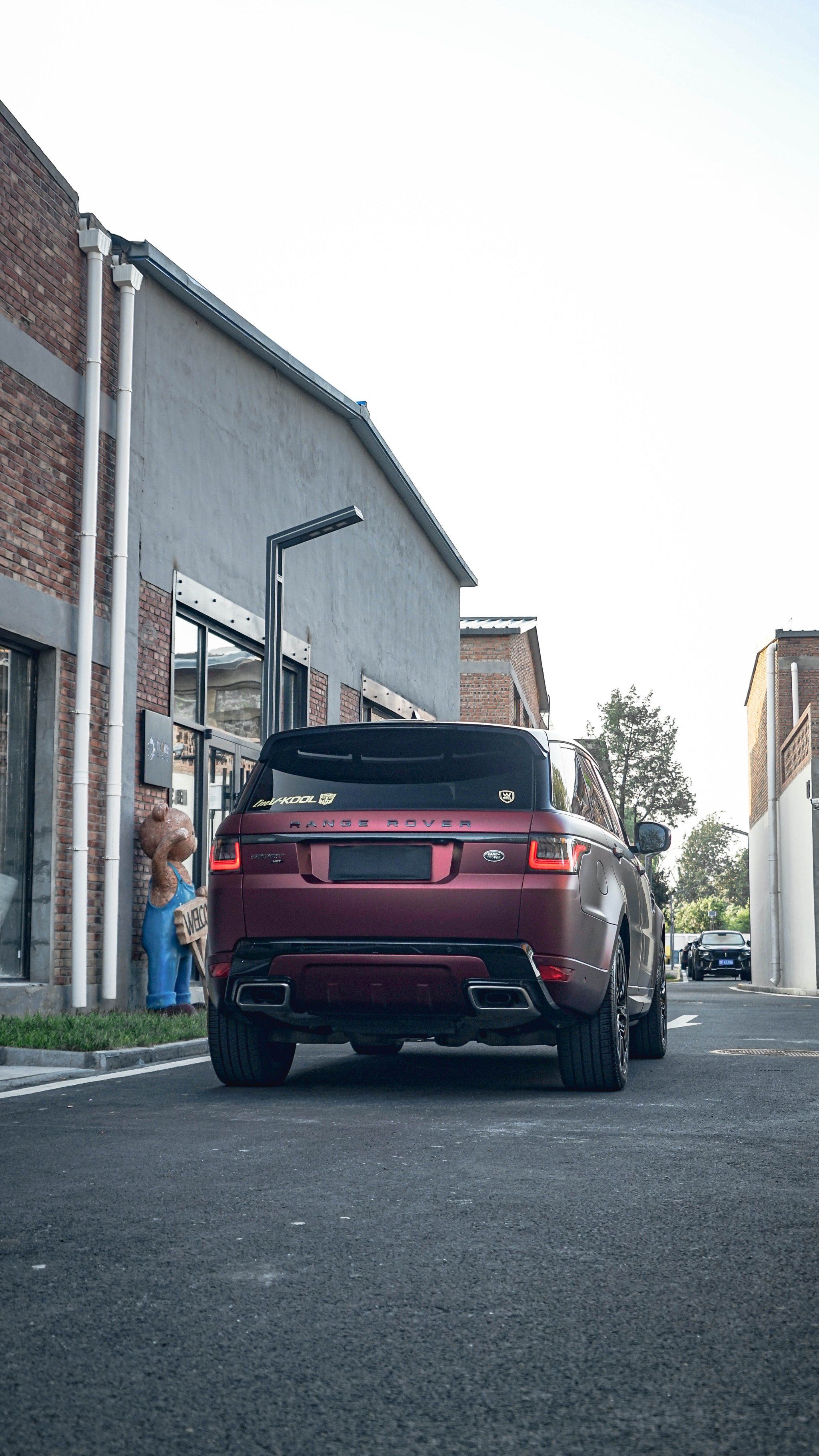 路虎揽胜运动改色液态金属龙血红