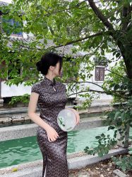-一揽芳华汉服旗袍体验馆(拙政园店)