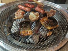 -围炉肉舍•炭烤活鳗•丹东海鲜烤肉(步行街店)
