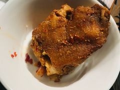 招牌椒盐猪手-凤凰湘语·湘粤鲜融(浦东旗舰店)