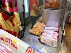 -Bánh Mì Huynh Hoa