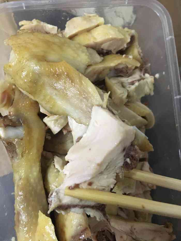 斩鸭跟鸡,还有配套的粉,面与米饭,来的时候有点点晚了,只剩下白斩鸡了