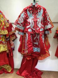 -觅白婚纱礼服馆