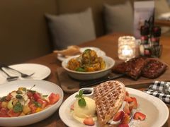 -ROAST coffee & eatery