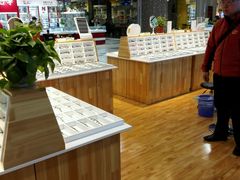 -MiRi眼镜连锁·蔡司·尼康控优点合作店(莘庄店)