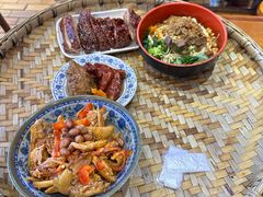 -爆炸头阿姨小四川正宗川味小吃(无任何分店)
