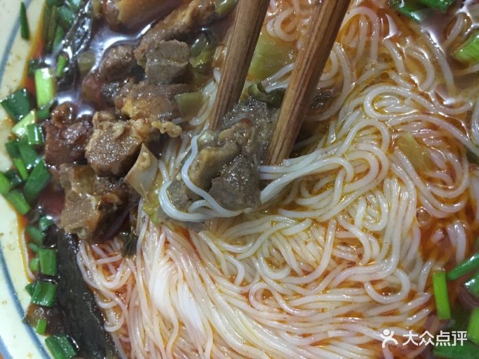 广元特色小吃排骨米粉图片 - 第1张