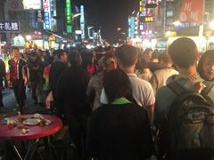 -六合夜市