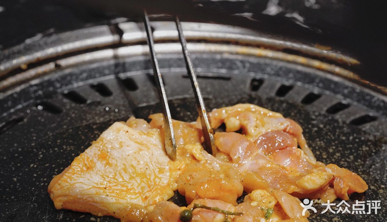 聚十三的烤肉十三梯上新啦！藤椒大鸡腿，简直性价比之王[胜利]