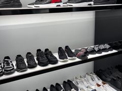 -GIVENCHY(佛罗伦萨小镇奥莱店)
