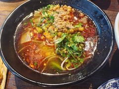 -爆炸头阿姨小四川正宗川味小吃(无任何分店)