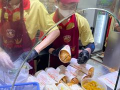 -Bánh Mì Huynh Hoa