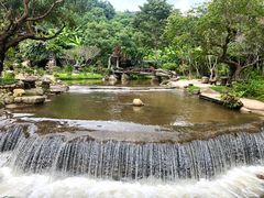 -Chom Cafe and Restaurant