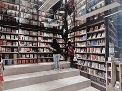 -钟书阁(群光广场店)
