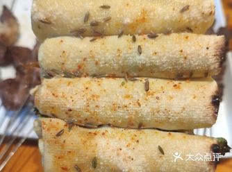 #城市向导官 #烤海鲜 #羊肉串 烤串真的好好吃呀哈