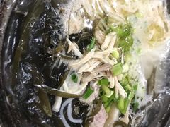 -刚砂锅鸡丝米线