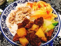 红烧牛腩番茄炒蛋双拼-蜗牛小馆醉乡民谣云南菜(惠新西里店)