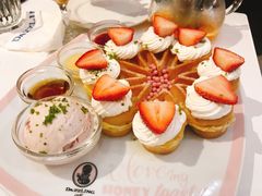 草莓松饼-Dazzling Cafe 蜜糖吐司专卖店