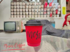 草莓拿铁-Moses写字咖啡