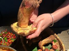 -饱嗝·小炒云南菜·见手青乌鸡汤锅(来凤街国创园店)