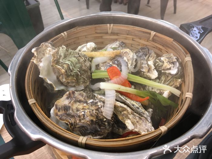 蚝老九·高压锅生蚝专门店(鑫泰街店)高压锅竹笼蒸生蚝图片