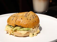 牛油果鸡蛋贝果-大酉·M Coffee(北京美术馆店)