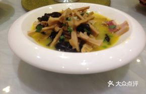 Bamboo Shoot and Black Mushroom Braised Pork