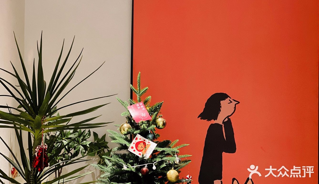 ‼️门前坐满了人晒太阳喝咖啡丨街边的咖啡店